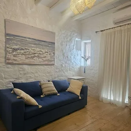 Stunning Sea-view W Access To Shared Pools